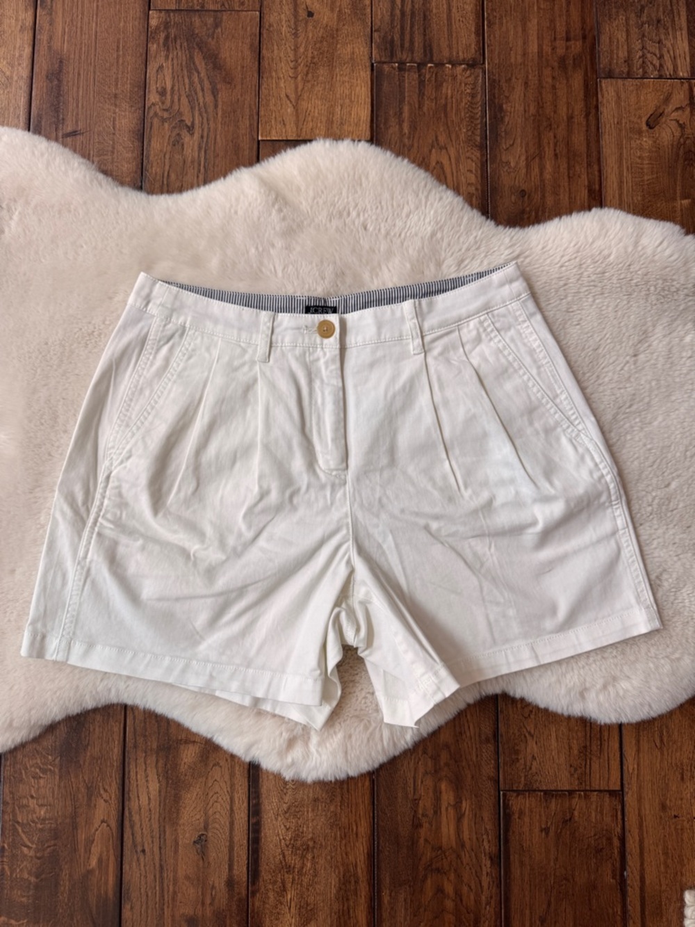 J Crew White 5" pleated heritage chino short Womens Size 4
